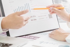 Managing Performance: Setting KPIs, Tracking Progress and Providing Feedback
